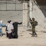 الاحتلال يصعّد اعتداءاته بالضفة ويهجّر آلاف الفلسطينيين بالخليل